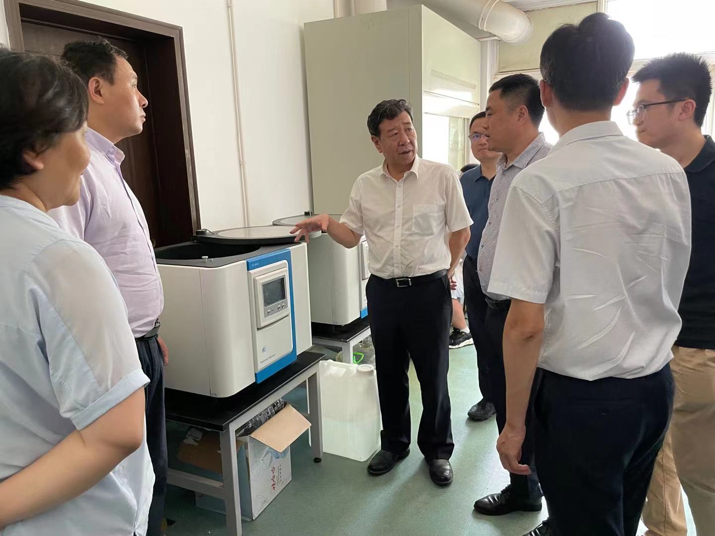 有研集團(tuán)副總經(jīng)理王臣帶隊(duì)赴山東康普、國合青島和青島元信進(jìn)行安全檢查