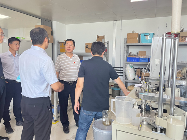 有研集團(tuán)黨委書(shū)記、董事長(zhǎng)趙曉晨一行到國(guó)聯(lián)研究院調(diào)研動(dòng)力電池正極材料研發(fā)進(jìn)展