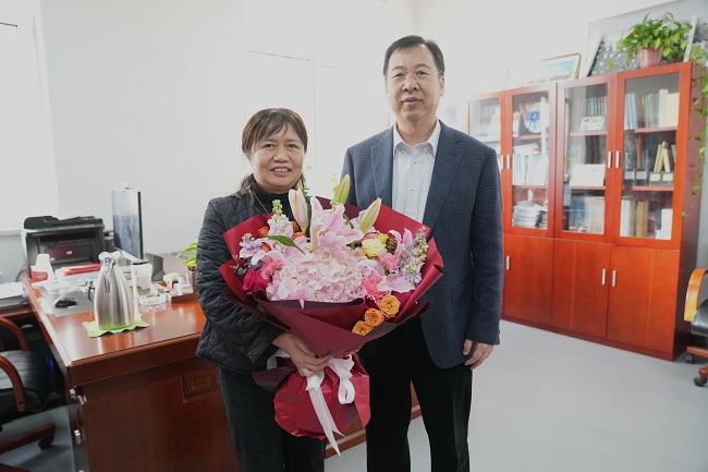 中國有研開展春節(jié)“送溫暖”慰問活動