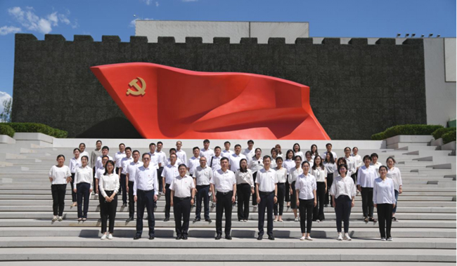 職能部門黨總支組織參觀“不忘初心、牢記使命”中國共產(chǎn)黨歷史展覽