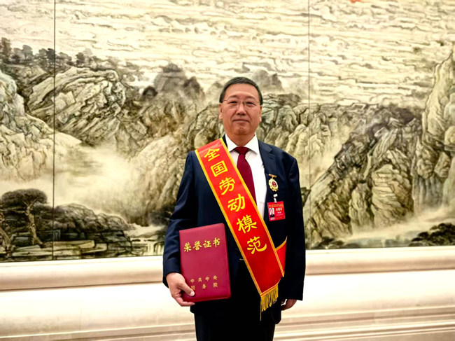 喜報(bào)！中國有研熊柏青榮獲“全國勞動(dòng)模范”稱號(hào)